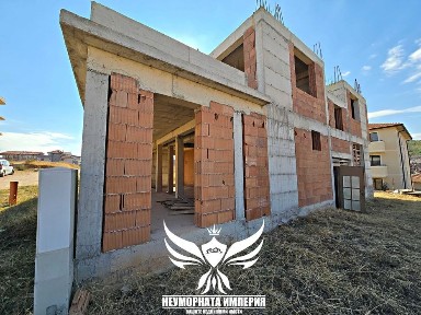 Продавам къща 391РЗП и двор 392кв. м с два гаража Асеновград кв. Баделем