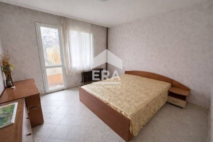Тристаен панелен апартамент за продажба, с източно изложение, в кв. Мл