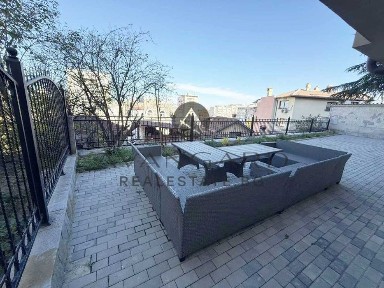 оф. 24538 Двустаен с двор / Бунарджика