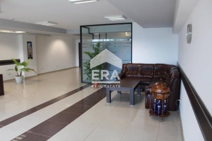 Ексклузивен офис в офис сграда с прилежащо паркомясто за продажба в р