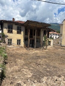 Автентична СТАРИННА КЪЩА с двор ЦЕНТЪРА на Карлово