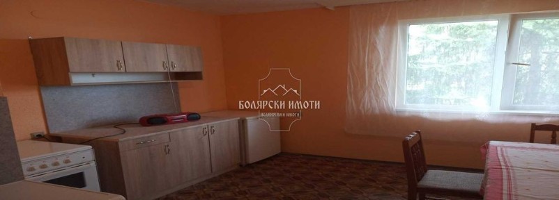 Тристаен в Акация
