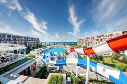 ID: 642 Апартамент-студио с гледка към морето в Свети Влас. Първа линия.