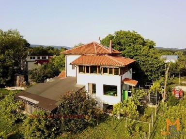Продажба Къща гр. Севлиево - гр. Севлиево 200m² и двор 2300m²