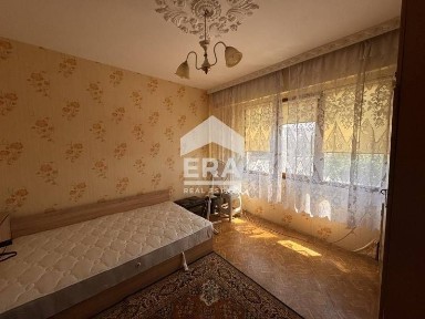 Двустаен апартамент на среден етаж в кв. Владиславово за продажба, с п