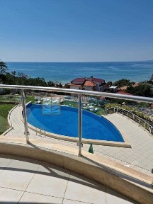 Луксозен апартамент с 3 спални и фронтална морска панорама до Централния плаж на Балчик