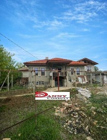 Къща с двор и кладенец в с. Драганово - обл. Велико Търново