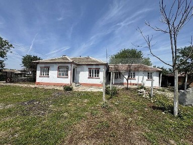 Реновирана едноетажна къща в село Спасово