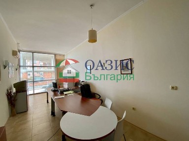 Просторен апартамент с 1 спалня на първа линия море, комплекс