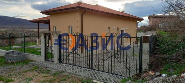 # 33022160 Едноетажна къща 116 кв м и двор 1000кв м в село Равадиново