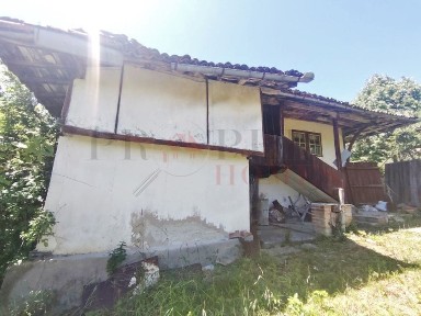 Продажба Къща гр. Елена - с. Бадевци 100m² и двор 5000m²