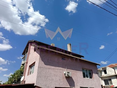 Двуетажна къща в гр. Аксаково - 174кв. м