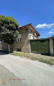 Продажба Къща гр. Севлиево - гр. Севлиево 100m² и двор 330m²