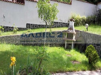 Продава се аристократична къща в гр. Банкя!
