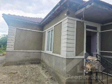 Къща с голям двор в с. Раковски, общ. Каварна