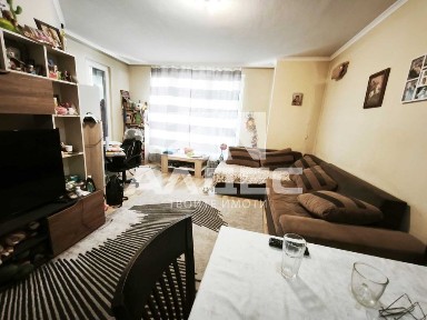 Продава се тухлен 2-стаен ап. в Разсадника до Парк Св. Петър и Павел!