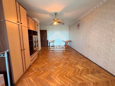 Ексклузивен двустаен панелен апартамент за продажба до пощата в район