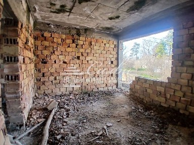 Къща на ПЛОЧА с ДВА ГАРАЖА в центъра на с. Радко Димитриево!