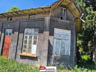 Къща със 7480 кв. м. двор в с. Дъскот, общ. Павликени