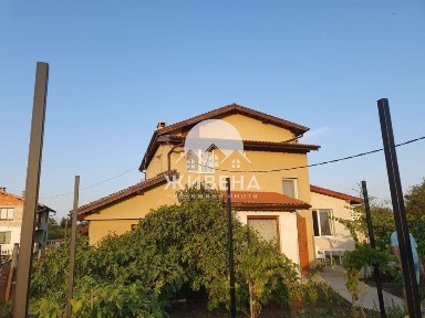 Продава обзаведена къща в с. Славеево, обл. Добрич
