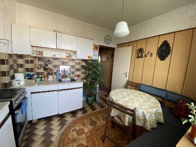 Тристаен апартамент за продажба в Дружба 2