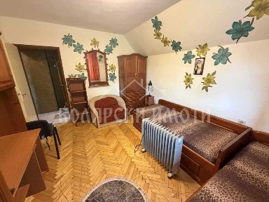 Двустаен до Царевец
