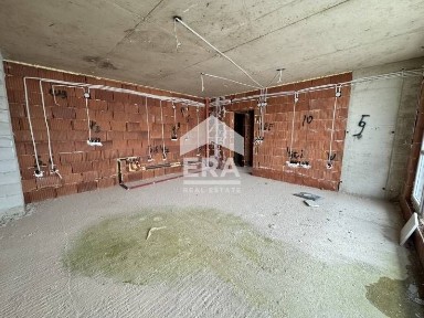Тристаен панорамен апартамент на етап Акт 14 за продажба в район с отл