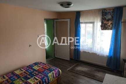 Двуетажна къща в кв. 