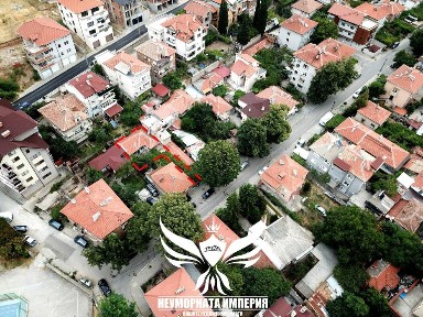 Продавам стара къща 107РЗП с двор 143кв. в гр. Асеновград широк център