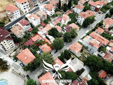 Продавам стара къща 107РЗП с двор 143кв. в гр. Асеновград широк център