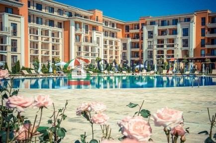 Напълно обзаведен апартамент с 3 спални и панорамна морска гледка в