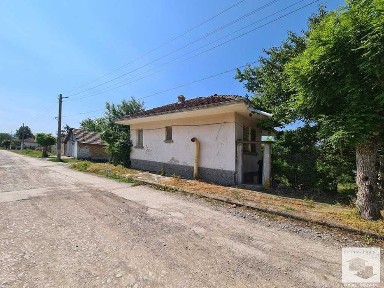155008 Еднофамилна къща в добро състояние, сред красивата природа на с. Асеново, Община Стражица