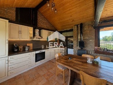ЕКСКЛУЗИВНО! Реновирана двуетажна къща c PЗП 113 кв. м в село Петров до