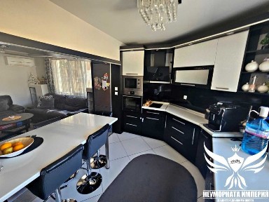 Продавам тристаен с доп. помещения РЗП156кв Асеновград кв. Жорж махала