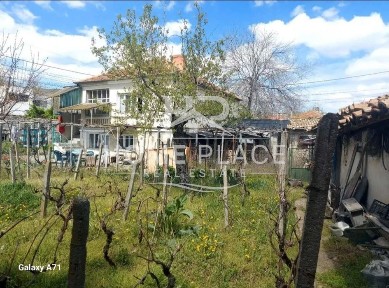 Двуетажна къща с гараж - гр. Девня, кв. Повеляново