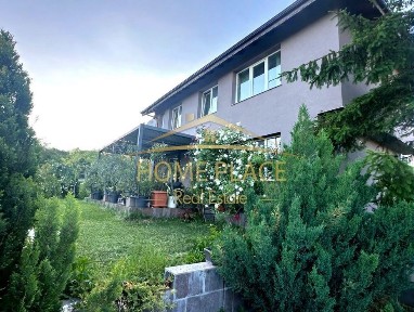 Триетажна Къща в с. Климентово