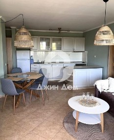 Тристаен апартамент с НИСКА ТАКСА ПОДДРЪЖКА в Марина Парк, Свети Влас