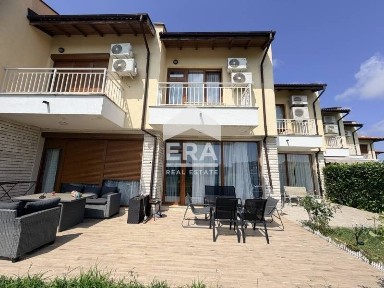 Ексклузивна, двуетажна, обзаведена къща за продажба, в Лайтхаус Голф &