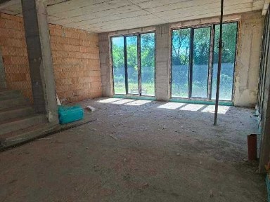 Две новопостроени къщи, 328 кв. м. с. Стража