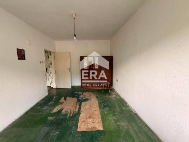 Етаж от къща за продажба в гр. Аксаково, общ Варна.