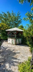 Ъглов УПИ с три къщи и гараж в с. Маринка - 680 кв. м