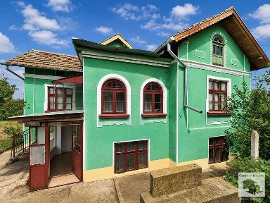 140344 Двуетажна къща с голям двор и кладенец в с. Долна Липница, на 40 км. от Велико Търново