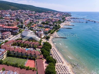 Продава се: Тристаен апартамент с морска гледка на първа линия, к-с „Бадемите“, Свети Влас