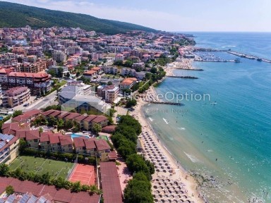 Продава се: Тристаен апартамент с морска гледка на първа линия, к-с „Бадемите“, Свети Влас
