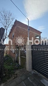 Къща за ремонт в Свиленград с двор и допълнителни постройки, 80 кв. м