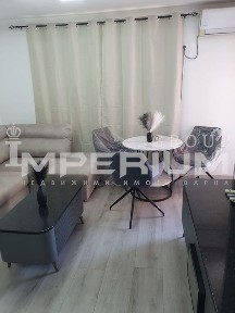 тристаен апартамент до Икономически университет, гр. Варна