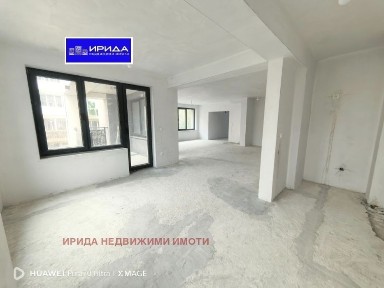 Просторен четиристаен апартамент в Бъкстон с АКТ 16!