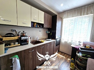 Продавам тристаен апартамент с площ от 68кв. м. на първи етаж с 1/2 от двор 315кв. м. в гр. Асеновград, квартал Зъбче