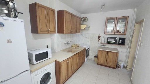 Продава двустаен апартамент в кв. Дружба 1