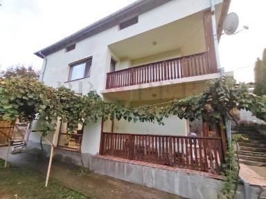 Продажба Къща гр. Трявна - с. Черновръх 250m² и двор 1990m²